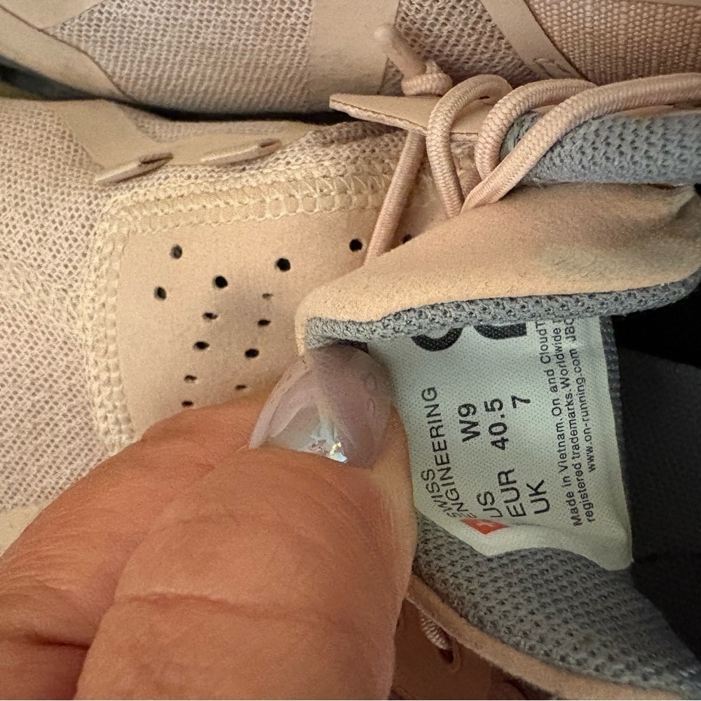 On Running Cloud Women’s Waterproof Shoes – Size 9– Blush Pink & Gray - Picture 11 of 11
